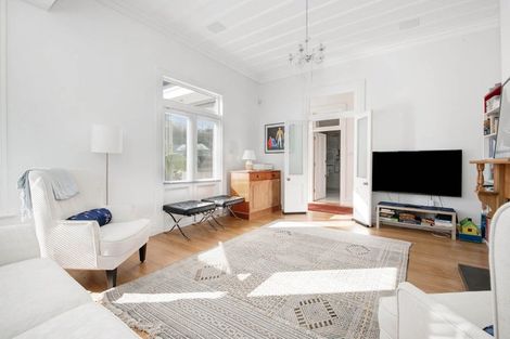 Photo of property in 2 Tainui Road, Devonport, Auckland, 0624