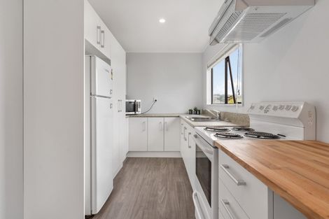 Photo of property in 64 Trias Road, Totara Vale, Auckland, 0629