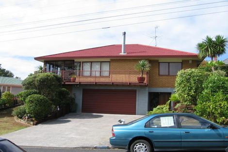 Photo of property in 1/6 Barron Drive, Green Bay, Auckland, 0604