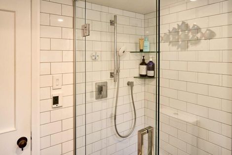 Photo of property in 10 Walter Road, Lowry Bay, Lower Hutt, 5013