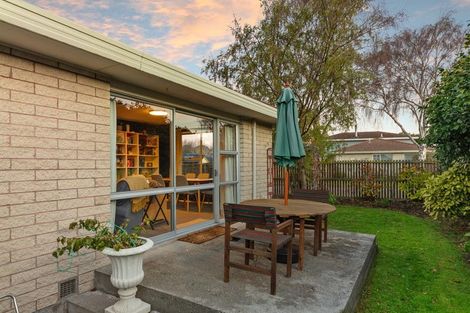 Photo of property in 1/11 Salford Avenue, Redwood, Christchurch, 8051