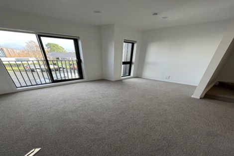 Photo of property in 4/28 Westgate Drive, Westgate, Auckland, 0614