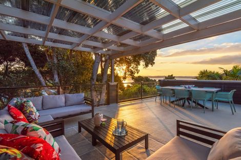 Photo of property in 8 Poaka Place, Beach Haven, Auckland, 0626