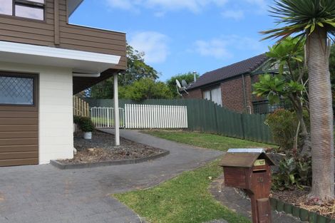 Photo of property in 10 Lexington Drive, Botany Downs, Auckland, 2010