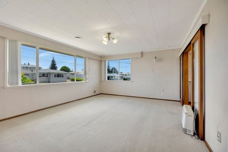 Photo of property in 6 Rospeath Crescent, Spotswood, New Plymouth, 4310