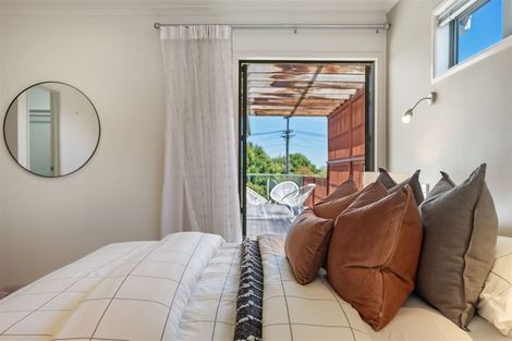 Photo of property in 35 Tindalls Bay Road, Tindalls Beach, Whangaparaoa, 0930