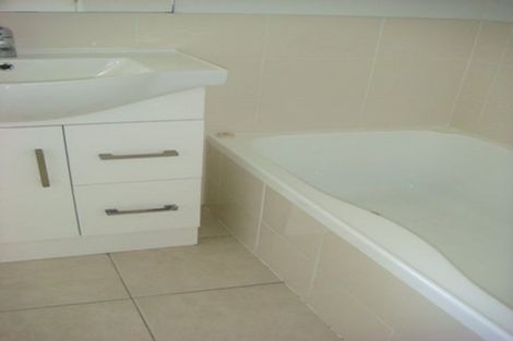 Photo of property in 5b Henry Street, Avondale, Auckland, 1026