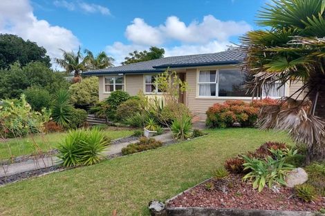 Photo of property in 6 Adams Place, Te Kamo, Whangarei, 0112