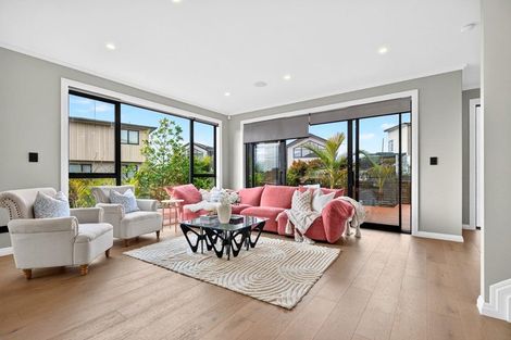 Photo of property in 1 Taku Close, Long Bay, Auckland, 0630