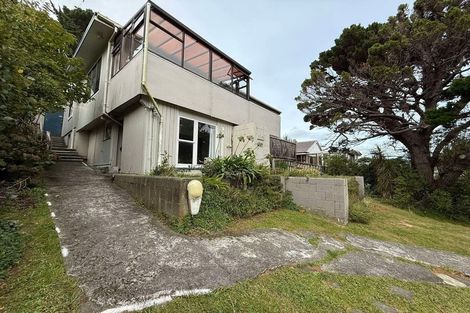 Photo of property in 132 Parkvale Road, Karori, Wellington, 6012