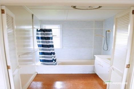 Photo of property in 2/1 Imperial Place, Henderson, Auckland, 0612