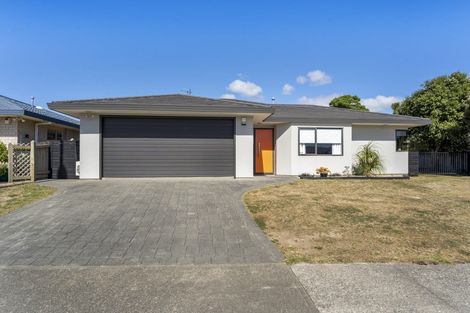 Photo of property in 37 Realm Drive, Paraparaumu, 5032