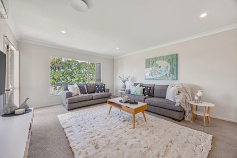 Photo of property in 16 Tornado Place, West Harbour, Auckland, 0618