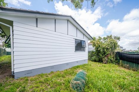 Photo of property in 2/15 Secretariat Place, Randwick Park, Auckland, 2105