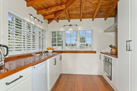 Photo of property in 16 Waitoki Road, Waitoki, Kaukapakapa, 0871