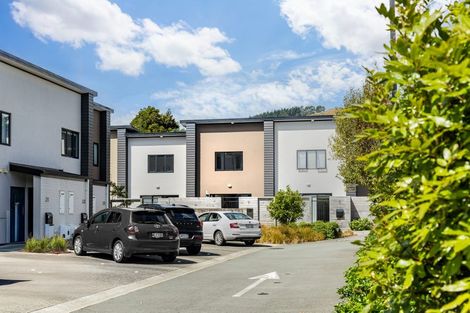 Photo of property in 7/9 Surrey Street, Tawa, Wellington, 5028