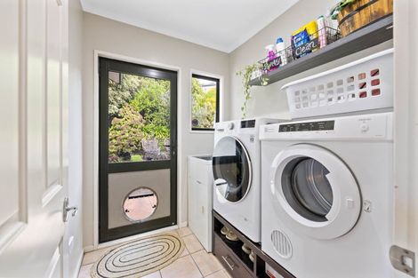 Photo of property in 33 Greenfield Drive, Western Heights, Hamilton, 3200