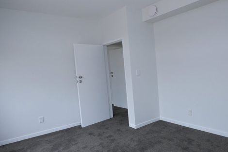 Photo of property in 70 Kelburn Parade, Kelburn, Wellington, 6012