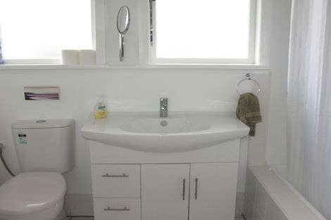 Photo of property in 82 Arimu Road, Papakura, 2110