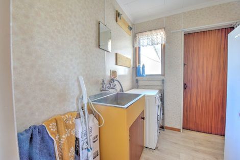 Photo of property in 86 Seaward Road, Edendale, 9825