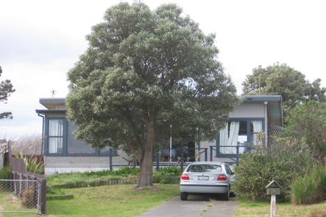 Photo of property in 8 Kent Terrace, Foxton Beach, Foxton, 4815