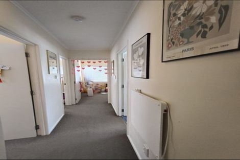 Photo of property in 25 Universal Drive, Henderson, Auckland, 0610
