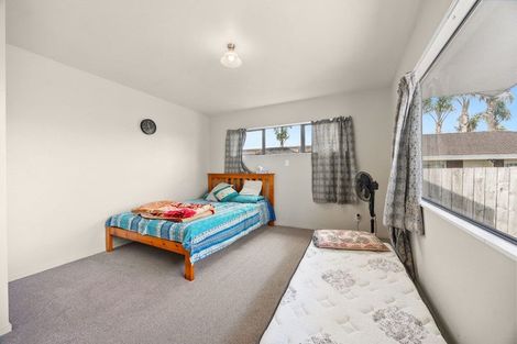 Photo of property in 2/49 Clevedon Road, Papakura, 2110