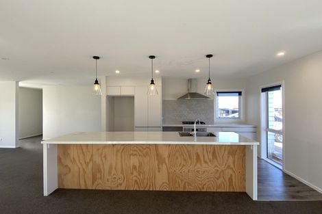 Photo of property in 12 Promontory Crescent, Newlands, Wellington, 6037