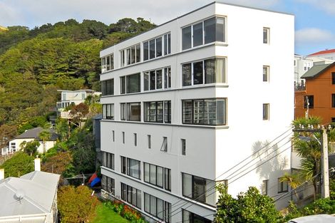 Photo of property in 9/2 Oriental Terrace, Mount Victoria, Wellington, 6011