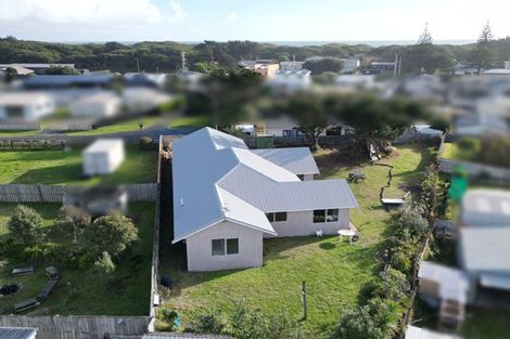 Photo of property in 4 Muritai Grove, Himatangi Beach, Foxton, 4891