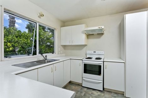 Photo of property in 2/15 Sunhaven Avenue, Glenfield, Auckland, 0629