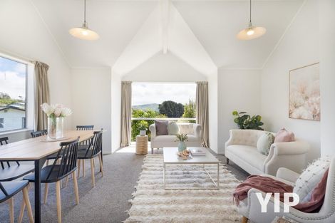 Photo of property in 5 Pimlico Place, Newlands, Wellington, 6037