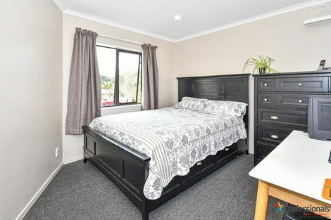 Photo of property in 36 Piper Place, Goodwood Heights, Auckland, 2105