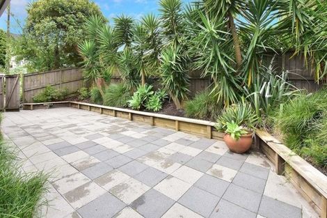 Photo of property in 1/546 Glenfield Road, Glenfield, Auckland, 0629