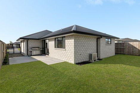 Photo of property in 17 Furlong Road, Papamoa, 3118