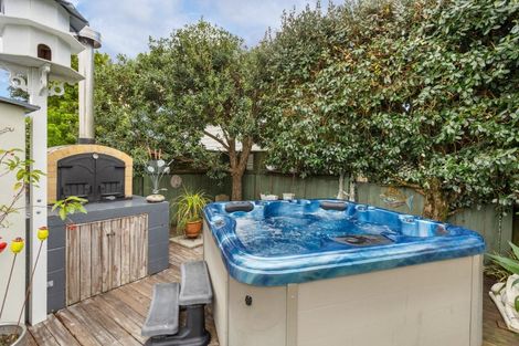 Photo of property in 10 Endeavour Close, Whitianga, 3510