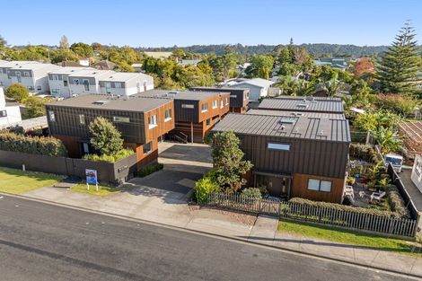 Photo of property in 21b Chippendale Crescent, Birkdale, Auckland, 0626