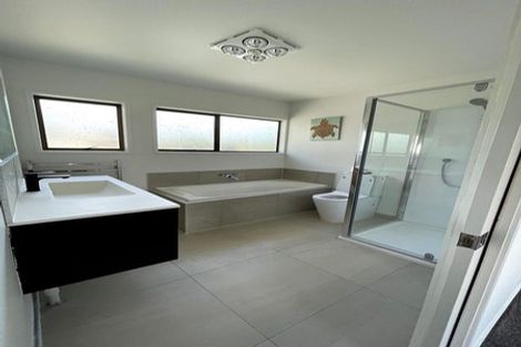 Photo of property in 1425 Whangaparaoa Road, Army Bay, Whangaparaoa, 0930