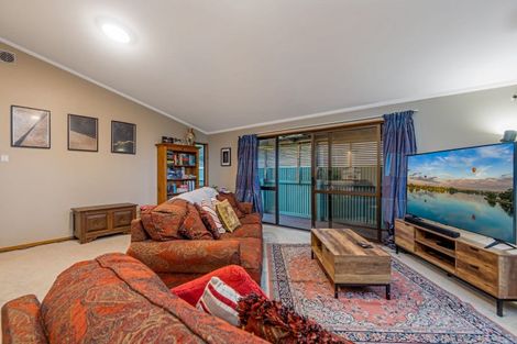 Photo of property in 14 Mokau Place, Terrace End, Palmerston North, 4410