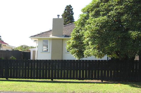 Photo of property in 33 Durham Street, Te Atatu Peninsula, Auckland, 0610