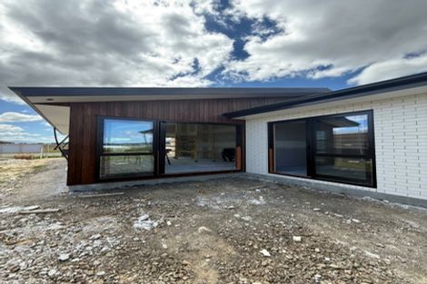 Photo of property in 75 Atlantic Drive, Fitzherbert, Palmerston North, 4410