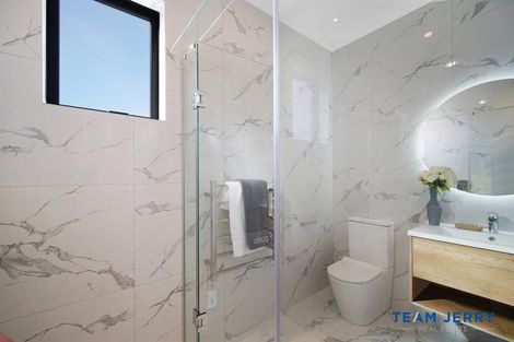 Photo of property in 27 Kuaha Road, Massey, Auckland, 0614