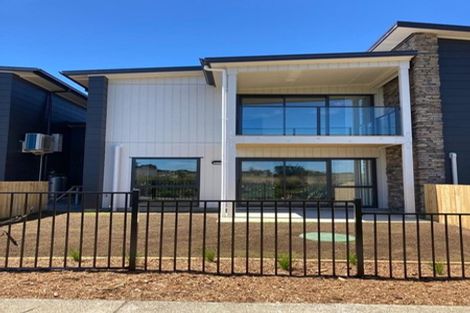 Photo of property in 2/60 Hayfield Way, Karaka, Papakura, 2580