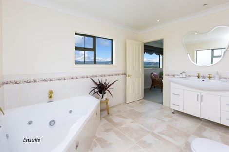 Photo of property in 51 Riverstone Drive, Riverstone Terraces, Upper Hutt, 5018