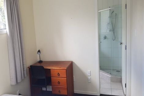 Photo of property in 8b Schnapper Rock Road, Schnapper Rock, Auckland, 0632