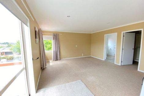 Photo of property in 14 Meharg Place, Fairview Heights, Auckland, 0632