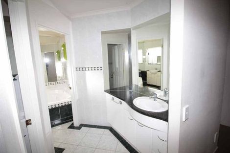 Photo of property in 1 Beragh Place, East Tamaki, Auckland, 2016