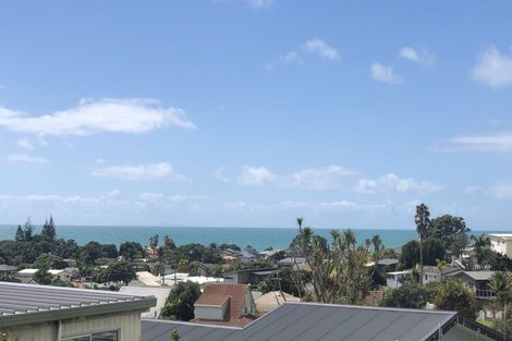 Photo of property in 18 Halldene Terrace, Red Beach, 0932