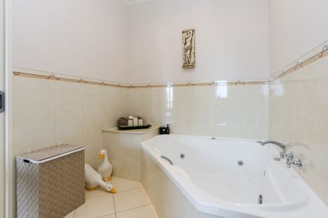 Photo of property in 20a Busby Hill, Havelock North, 4130