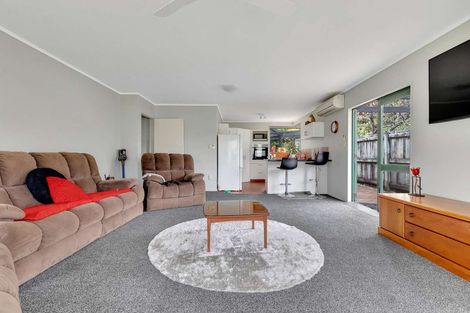 Photo of property in 21 Capricorn Place, Kawaha Point, Rotorua, 3010
